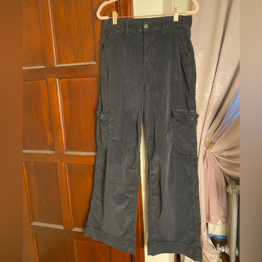 American Eagle Wide Leg Corduroy Cargos Charcoal Grey-Black 6 Regular • Cozy!